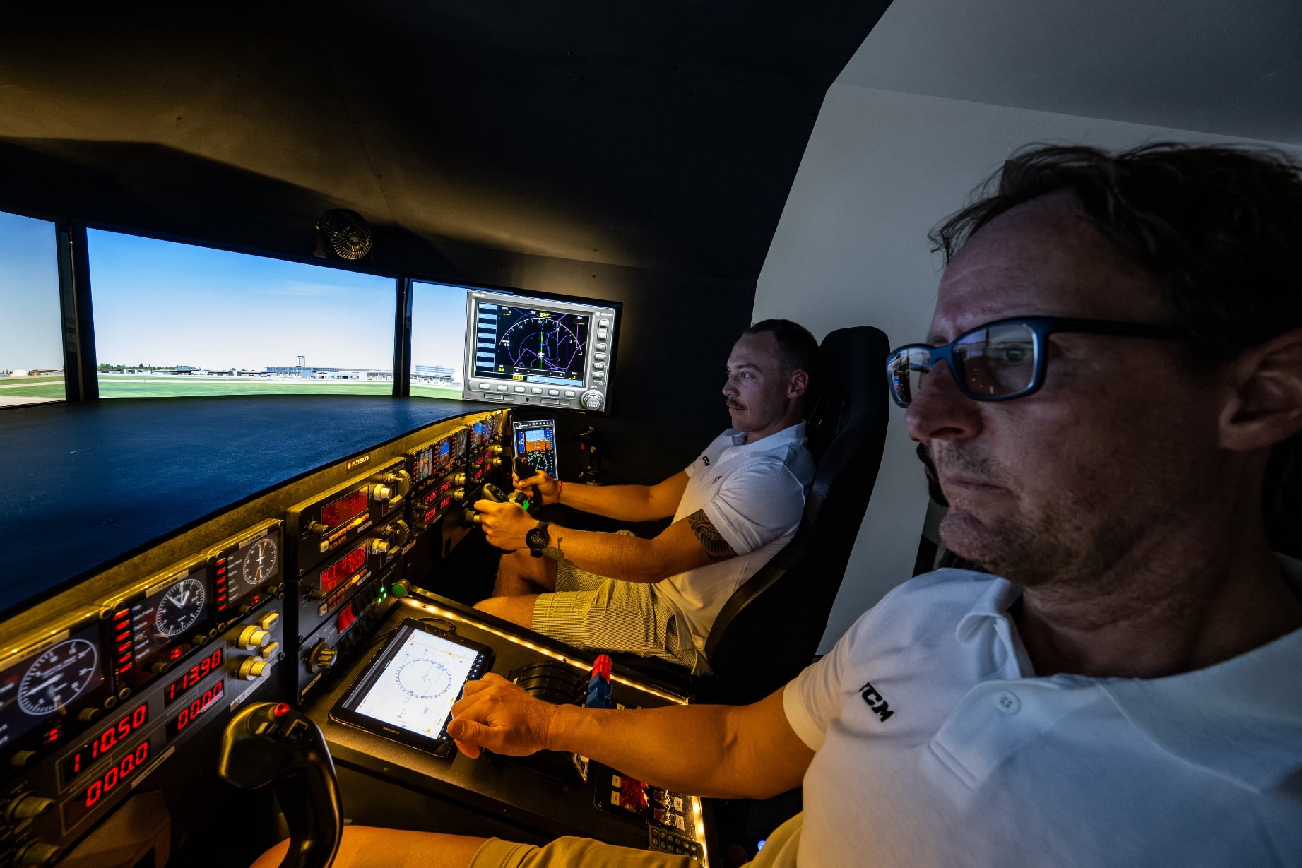 FLYFSX - Flugsimulator - Flight Simulator -  Rüchligweg 55 - 4125 Riehen - Basel - Baden - Aarau - Zürich - Schweiz - Lörrach - Freiburg - Deutschland. 